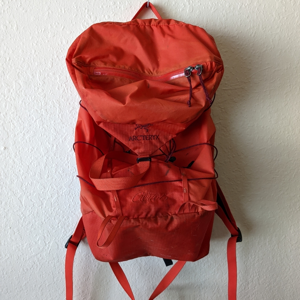 ARC'TERYX Cierzo 25 Backpack Red Good Condition - Picture 1 of 6